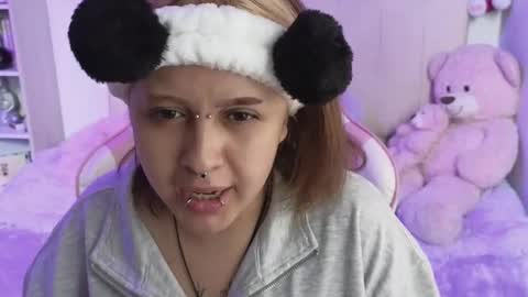 neekowaifu online show from May 11, 2:56 pm