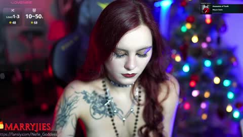 Snapshot of nelle_ chatting on December 31, 8:26 am online show from December 31, 8:26 am