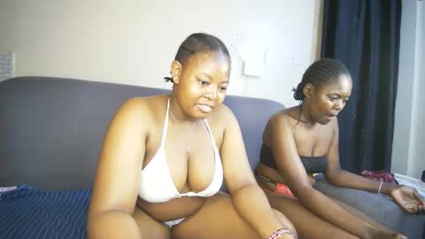 nellyeluxe online show from April 3, 11:14 pm