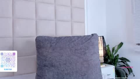 Nia online show from September 11, 3:34 pm