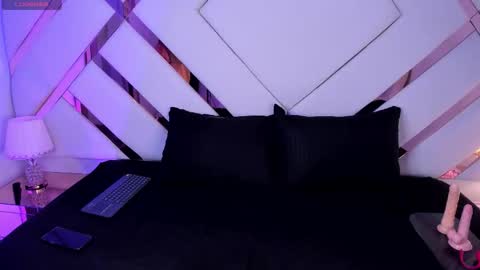 Nia online show from February 3, 4:32 am