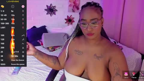 Nia online show from April 22, 4:04 pm