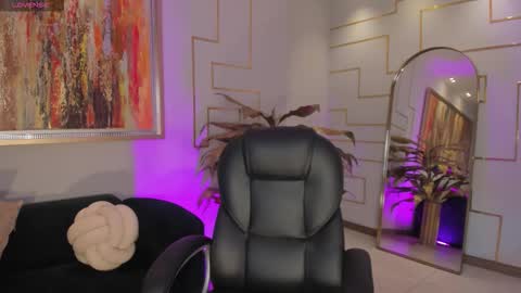 Call me Nia  online show from February 27, 3:39 am