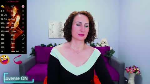 niasmithh online show from December 18, 2:00 pm