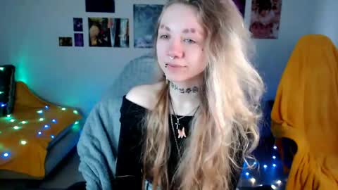 nica_kawaii online show from April 15, 2:28 pm