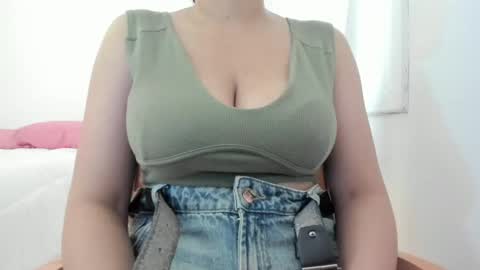 Snapshot of nicebrown chatting on March 2, 12:47 pm Sfora online show from March 2, 12:47 pm