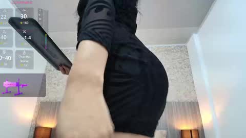 Nicol Alvarez online show from November 27, 8:01 pm