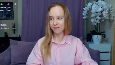 Nicoletta online show from April 11, 6:44 pm