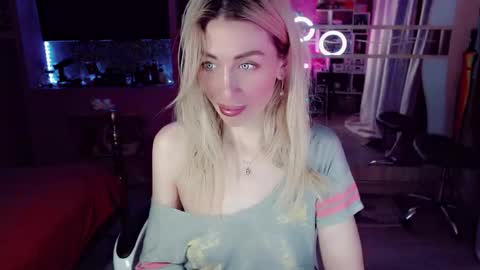 Nicole online show from December 13, 11:54 pm