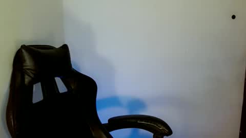 nicole_kiss01 online show from October 18, 9:01 am