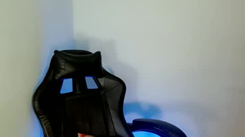 nicole_kiss01 online show from October 3, 10:42 am