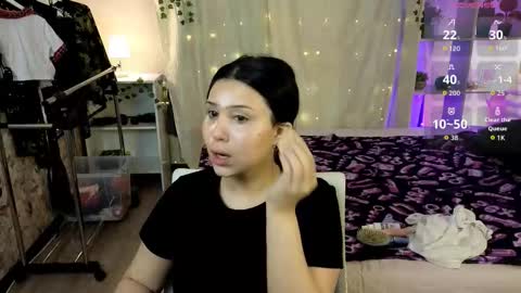 My name is Nicole. I m completely new here online show from October 27, 12:01 pm