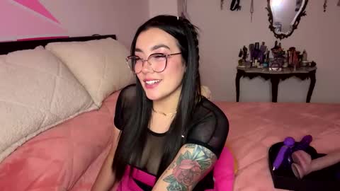 Snapshot of nicole_wc chatting on October 19, 4:58 am Nicole online show from October 19, 4:58 am
