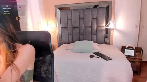 N A T A L I A online show from September 22, 7:56 pm