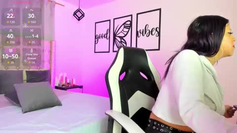 nicolee millerr online show from October 15, 12:08 pm