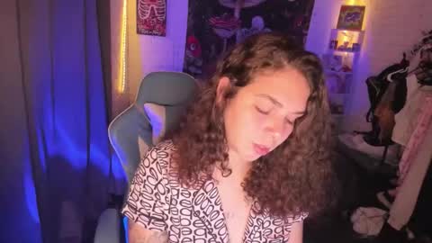 Nicol independent model online show from October 8, 12:04 am