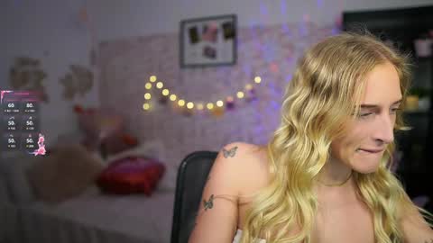 nicolette__shea_ online show from February 16, 9:37 am