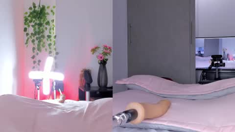 Nicolle Saenzz online show from March 19, 9:19 pm