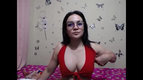 nicolle_sky online show from June 7, 11:50 am