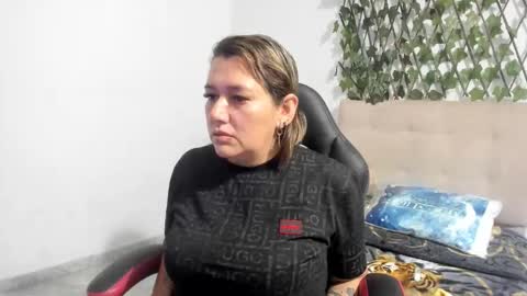 Daniela aponte online show from March 18, 11:15 am