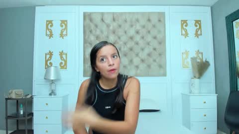 Nicolle online show from March 23, 1:39 pm