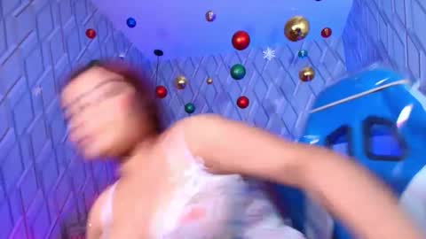 Nicolle Miley online show from December 18, 4:39 am