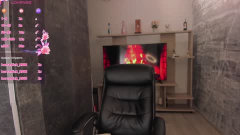 NicolRoss online show from December 12, 4:53 pm