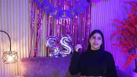 nicooroobin online show from December 9, 12:40 pm