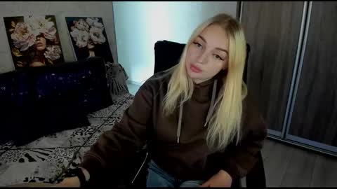 Snapshot of nigo_nika chatting on October 5, 12:10 pm nigo_nika online show from October 5, 12:10 pm