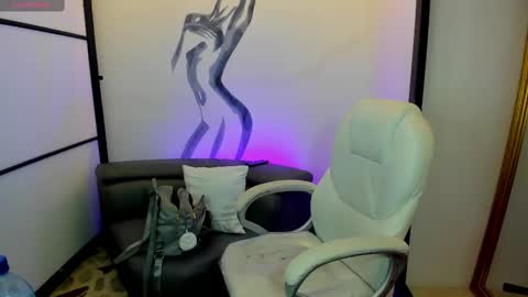 Anni online show from March 4, 9:11 pm