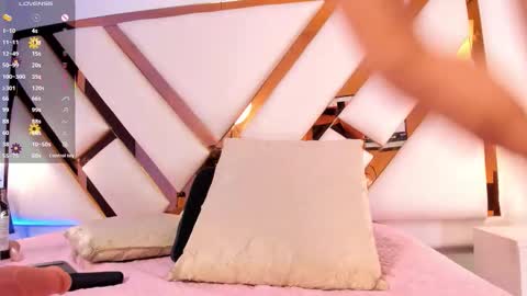 Nicolle  online show from March 30, 7:46 pm