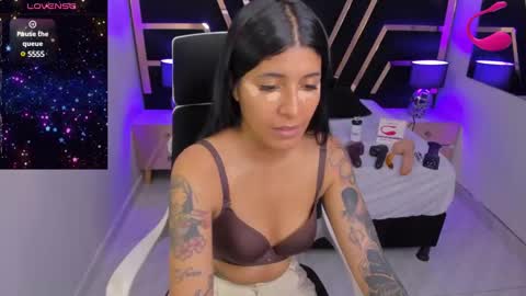 Snapshot of nikibryce_ chatting on December 29, 7:32 pm Niki online show from December 29, 7:32 pm