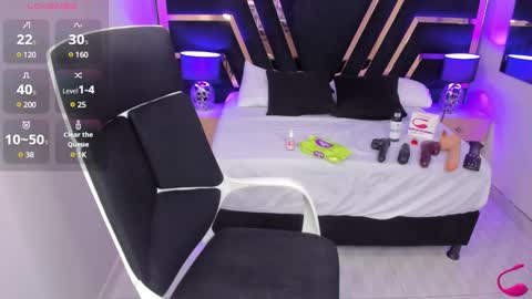 Snapshot of nikibryce_ chatting on December 20, 8:45 pm Niki online show from December 20, 8:45 pm