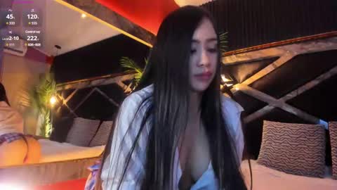 nikii_white online show from December 4, 8:51 pm