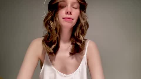 Snapshot of nikki_mi chatting on December 3, 10:26 am Nikki online show from December 3, 10:26 am