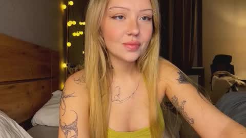 nicolette online show from November 12, 5:33 pm