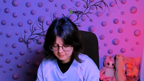 nila_luxe online show from December 17, 10:58 pm