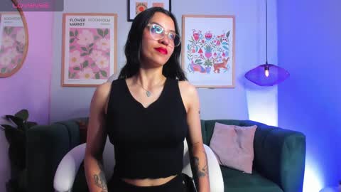 Nina online show from February 8, 8:10 pm