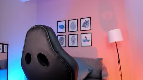 Nina online show from September 17, 9:02 pm