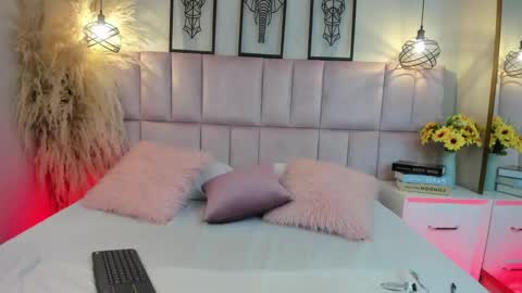 Snapshot of nina__ford chatting on October 6, 8:35 pm nina__ford online show from October 6, 8:35 pm