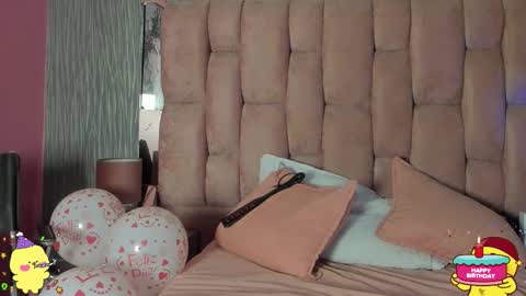 nina_rizzo_ online show from November 17, 4:35 am