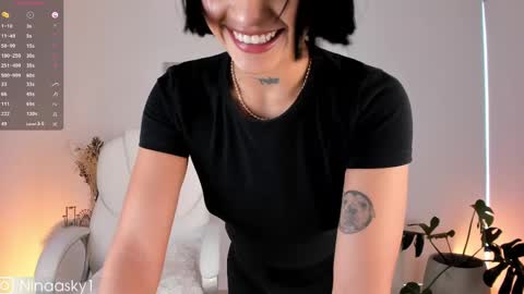 Snapshot of ninaa_sky chatting on February 13, 1:05 pm    online show from February 13, 1:05 pm