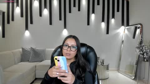 Snapshot of ninablumm chatting on October 20, 5:54 am Nina online show from October 20, 5:54 am