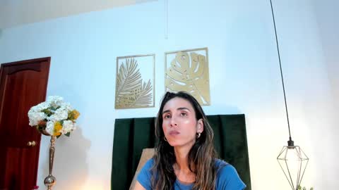 Nina online show from February 8, 6:01 pm