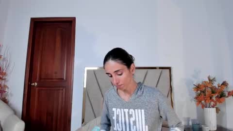 Nina online show from March 9, 2:10 pm