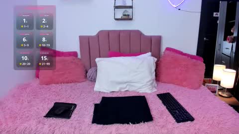 Nina online show from February 7, 8:35 pm