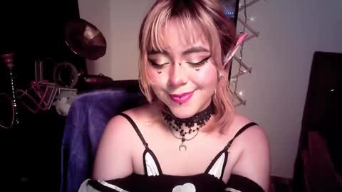 Snapshot of ninamon206063 chatting on October 23, 4:02 pm NIina Mon online show from October 23, 4:02 pm