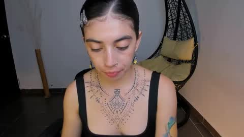 ninamonroee online show from February 13, 11:15 pm