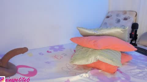 0nly F4ns  Ninapetite80 online show from April 1, 2:12 am