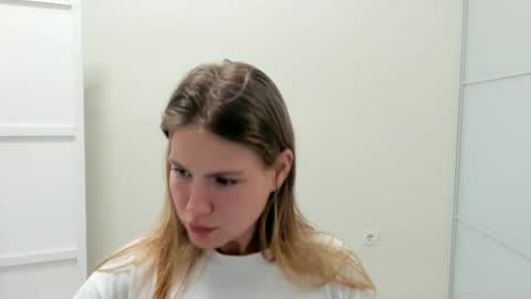 ninarihh online show from September 21, 1:10 pm